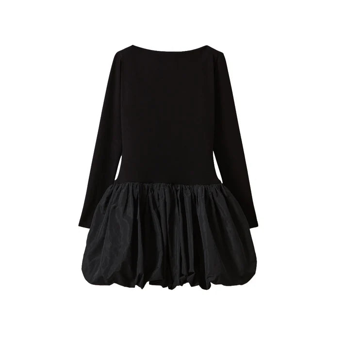 Voluminous Elegance - Schwarzes Kleid