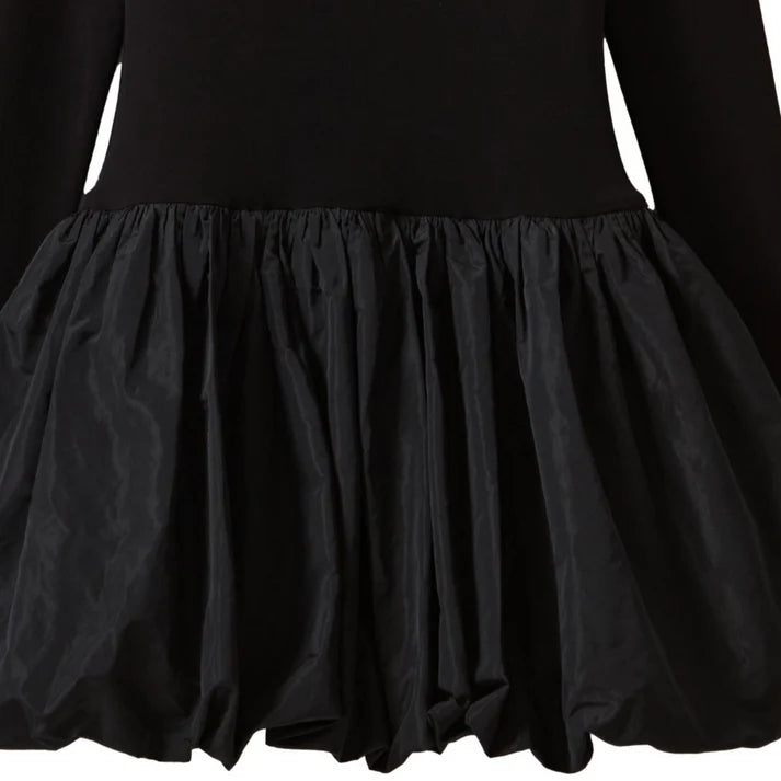 Voluminous Elegance - Schwarzes Kleid